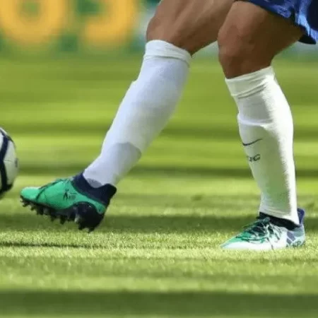 5 Step Instructions on How to Kick the Ball Tightly and Accurately